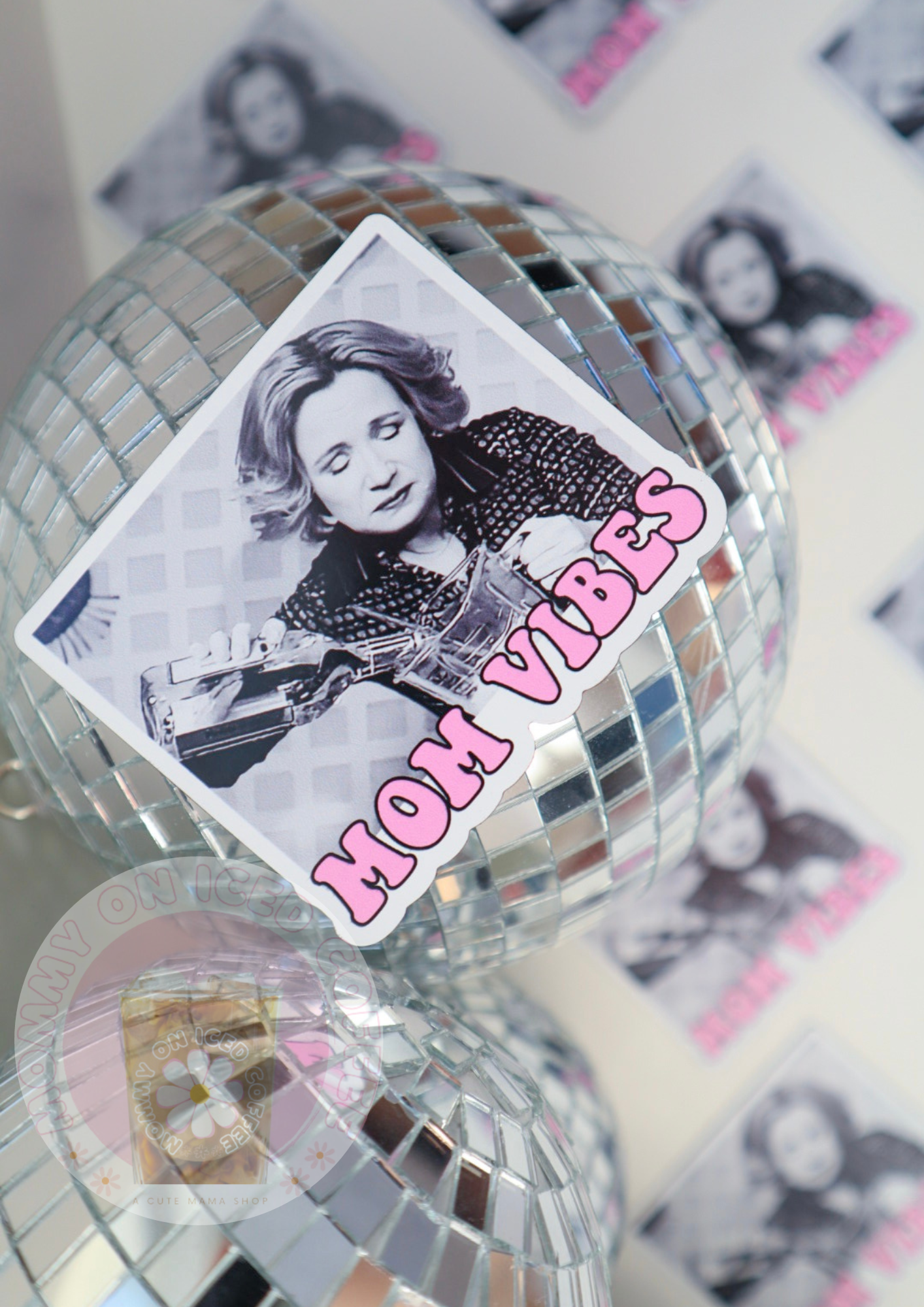 MOM VIIBES (KITTY) sticker